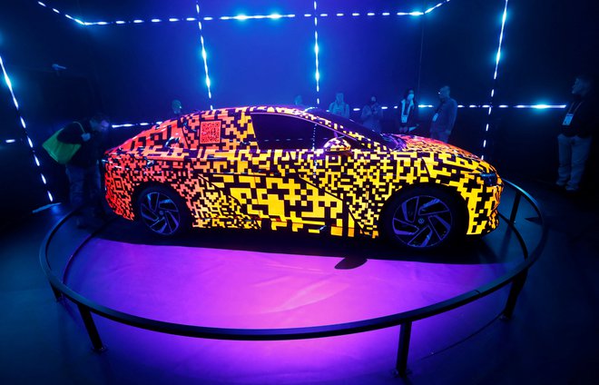 A Volkswagen ID.7 electric sedan is displayed during CES 2023, an annual consumer electronics trade show, in Las Vegas, Foto Steve Marcus Reuters
