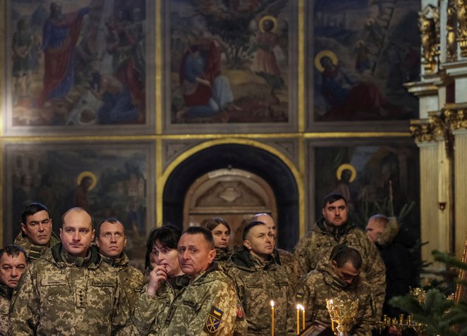 Čeprav niso sprejele božičnega premirja, so včeraj tudi ukrajinske sile malce zaustavile svoje napade. FOTO:&nbsp;Gleb Garanič/Reuters
