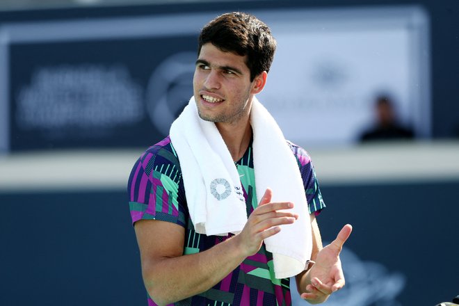 Carlos Alcaraz (na fotografiji) je zadnje dvoboje lanskega leta odigral na turnirju Mubadala v Abu Dabiju, kjer ga je v tekmi za tretje mesto ugnal&nbsp;Norvežan Casper Ruud.&nbsp;FOTO: Satish Kumar/Reuters
