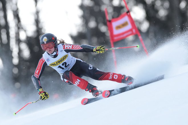 Valerie Grenier med prvo vožnjo uvodnega veleslaloma 59. Zlate lisice v Kranjski Gori. FOTO: Pierre Teyssot/AFP
