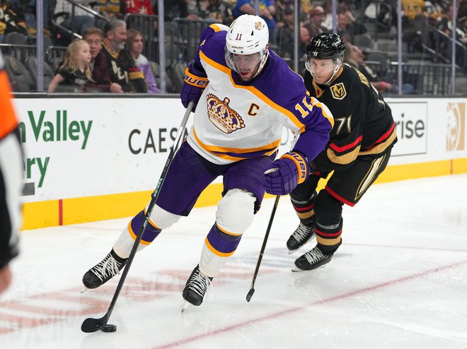 Kapetanu Los Angelesa Anžetu Kopitarju (levo) in njegovim kolegom iz moštva Los Angeles Kings je šlo v prestolnici zabave vse od rok. FOTO: Stephen R. Sylvanie/Usa Today Sports
