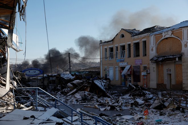 Oblegano mesto Bakmut je bilo tudi v času enostranske prekinitve ognja tarča ruskih napadov. Foto: Clodagh Kilcoyne/Reuters
