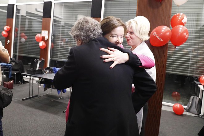 Tanja Fajon je Roberta Goloba povabila k sprotnemu razčiščevanju stvari, iskren pogovor pričakuje tudi njena poslanska skupina. FOTO: Leon Vidic
