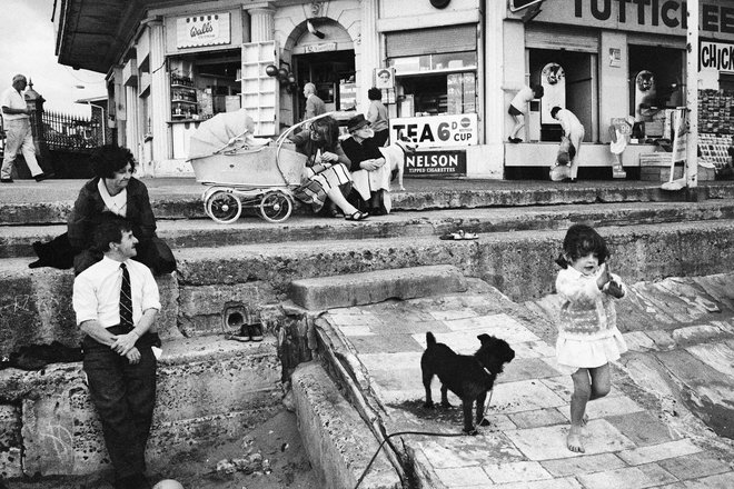 Knjiga Časovno zaklonišče je morda zaradi izrazite slovenske preokupiranosti s preteklostjo še posebej aktualna. FOTO: Tony Ray Jones/Bradford Media Museum
