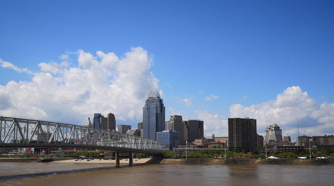 Mesto Cincinnati ob reki Ohio, na drugi strani reke je že zvezna država Kentucky. FOTO:&nbsp;Anton Gradišek
