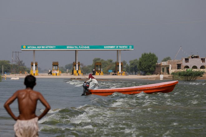 Poplave v Pakistanu FOTO: Akhtar Soomro/Reuters
