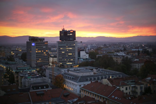 Predsednik uprave NLB je pred dobrim letom napovedal, da bo največja slovenska banka prej ali slej prodala svoje prostore na Trgu republike. FOTO: Jure Eržen/Delo