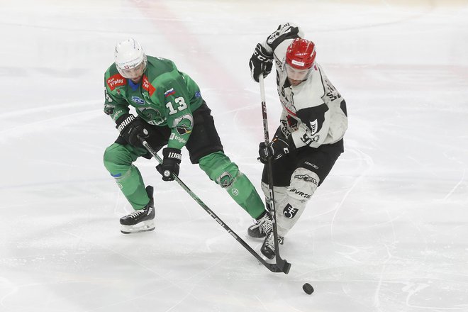 Po prvi tretjini brez zadetkov so zeleno-beli mrežo večnih tekmecev zatresli v nadaljevnaju dvoboja. FOTO: Leon Vidic/Delo
