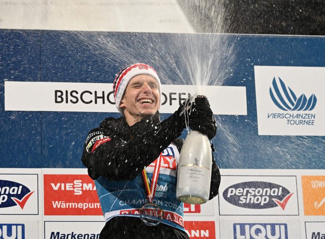 Halvor Egner Granerud si je dal duška po zmagoslavju na novoletni turneji. FOTO: Christof Stache/AFP
