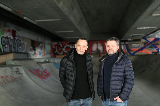 Igor Zupé in Boštjan Brezovnik, režiser in scenarist nove slovenske serije Inhumanum. FOTO: Blaž Samec
