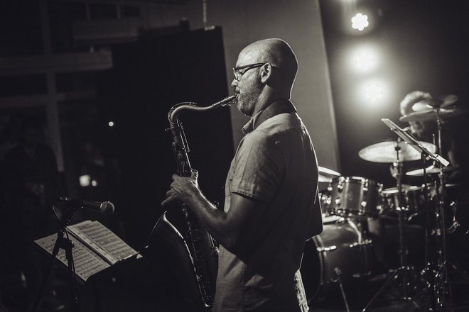 Adam Klemm je na glasbenem izpopolnjevanju v Budimpešti odkril lepote tenorskega saksofona. FOTO: Marko Dašić
