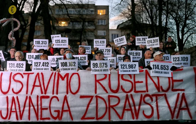 Stavka pacientov na Trgu republike je postavila teze, ki so preizkusni kamen politike. FOTO:&nbsp;Blaž Samec/Delo
