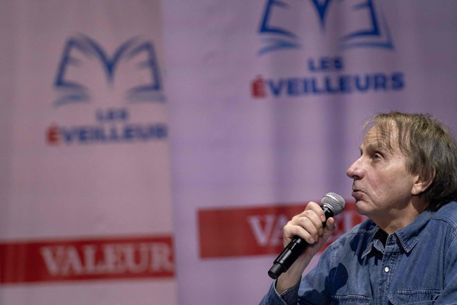 Mitizirani francoski pisatelj Michel Houellebecq rad provocira, tudi nevarno iritira.

FOTO: Lionel Bonaventure/Afp
