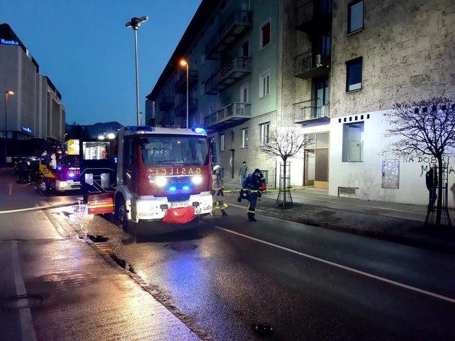 Pogorelo je stanovanje. FOTO: PU&nbsp;Kranj
