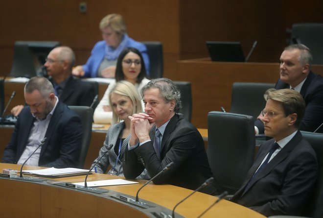 Robert Golob jemlje vodenje vlade kot vodenje podjetja, ocenjuje politolog Igor Lukšič. FOTO: Blaž Samec/Delo
