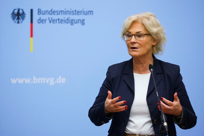 Nemška ministrica za obrambo&nbsp;Christine Lambrecht je po več mesecih kritik odstopila s položaja&nbsp;FOTO:&nbsp;Fabrizio Bensch/REUTERS
