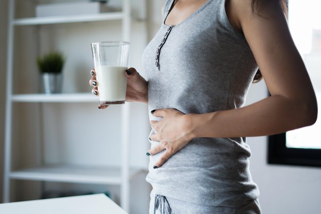 Sposobnost razgradnje laktoze je največja ob rojstvu, nato pa se do odrasle dobe zmanjša na samo desetino prvotne. FOTO:&nbsp;Shutterstock
