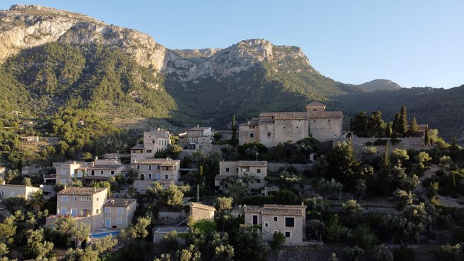 Lani je bilo v vasici Deià na Majorki za kvadratni meter nepremičnine treba odšteti več kot šest tisoč evrov. FOTO: Gašper Završnik
