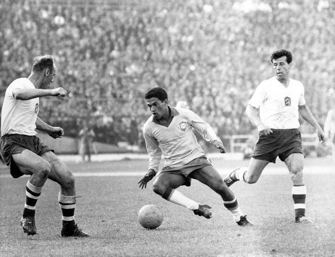 Garrincha je kljub ponudbam zgolj enkrat odšel v tujino, in sicer h kolumbijskemu Atletico Juniorju, igral pa je še za Corinthians, Flamengo in Olario. FOTO:&nbsp;Horst Müller/Reuters
