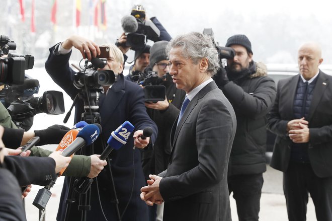 Predsednik vlade Robert Golob bo moral imeti odločno podporo koalicije, da izpelje spremembe v zdravstvu. FOTO: Leon Vidic
