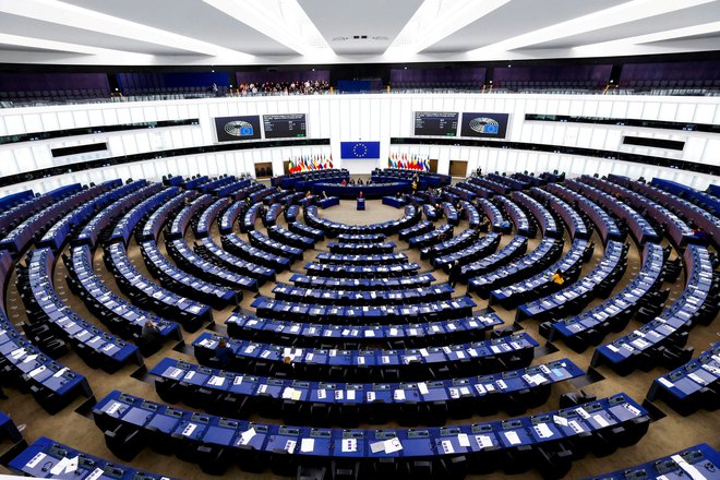 Po mnenju evropskih poslancev bi se morala pripravljalna dela EU v zvezi s posebnim sodiščem začeti takoj. FOTO: Yves Herman/Reuters
