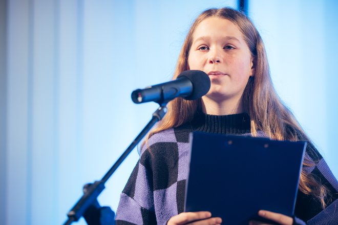 Ukrajinska deklica Arina je na pamet znala Povodnega moža. FOTO: Jakob Bužan
