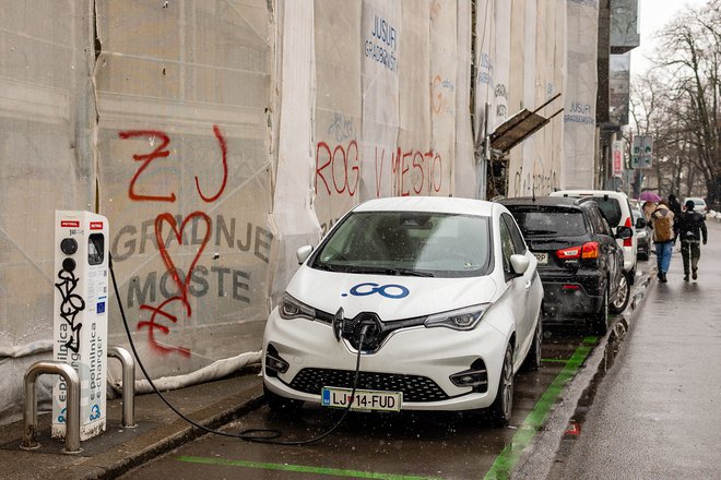 Podjetje Avant car ima na voljo že okoli 500 električnih avtomobilov za izposojo. FOTO:&nbsp;Črt Piksi/Delo
