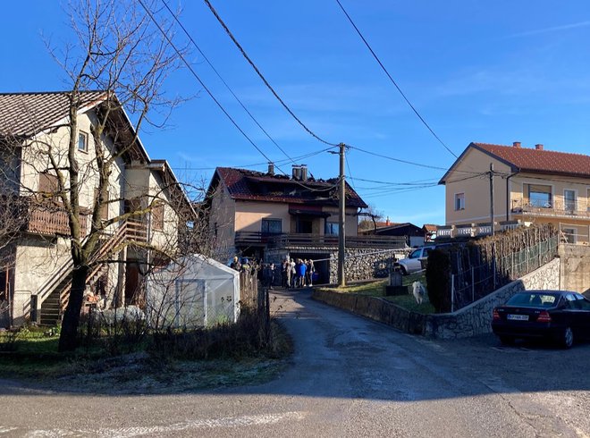 Zaradi prihoda električnih avtomobilov so lahko problematični predvsem posamezni deli podeželskega nizkonapetostnega omrežja, ocenjuje SODO. FOTO: Jaroslav Jankovič
