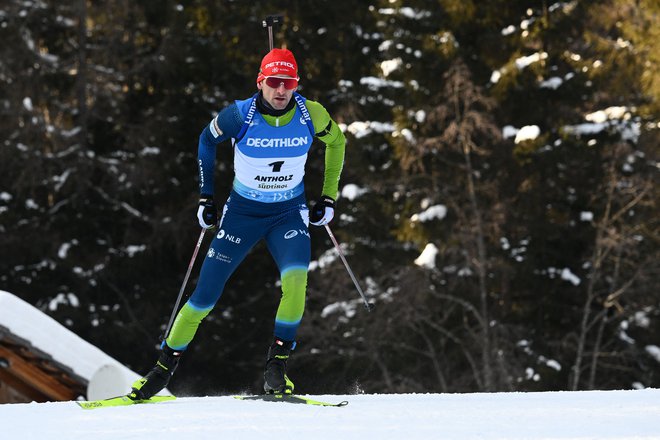 Jakov Fak je na strelišču dvakrat zgrešil, kar mu je odneslo boj za vrh. FOTO: Vincenzo Pinto/AFP
