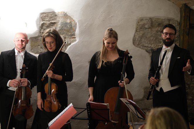 Kvartet Tamino je na enem od glasbeno-kulinaričnih večerov poskrbel za vrnitev v Mozartov čas. FOTO: Špela Ankele/Slovenske novice
