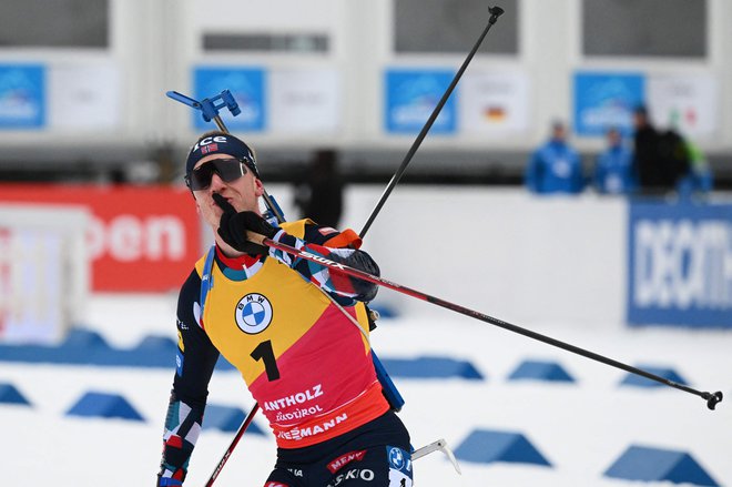 Norvežan Johannes Thingnes Boe je zmagovalec tudi 12,5 km dolge zasledovalne biatlonske preizkušnje svetovnega pokala v italijanski Anterselvi.&nbsp;FOTO: Vincenzo Pinto/AFP
