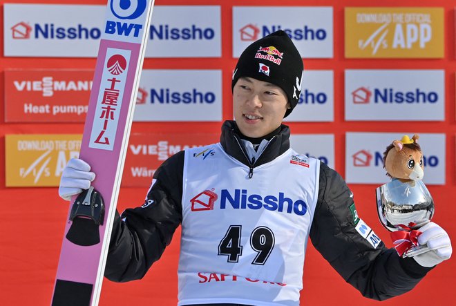 Takole se je veselil zmage pred japonskimi navijači Rjoju Kobajaši.&nbsp;FOTO: Kazuhiro Nogi/AFP
