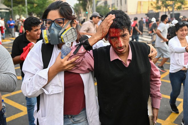 Vlada se je protestnikov lotila skrajno nasilno. FOTO: Ernesto Benavides/AFP
