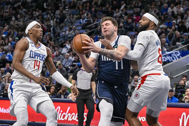 Luka Dončić je bil tudi tokrat tarča trdih prijemov košarkarjev LA Clippers. FOTO: Jerome Miron/USA Today Sports
