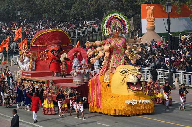 Indijci se pripravljajo na parado ob dnevu republike, ki ga bodo praznovali v četrtek. FOTO:&nbsp;Money Sharma/AFP
