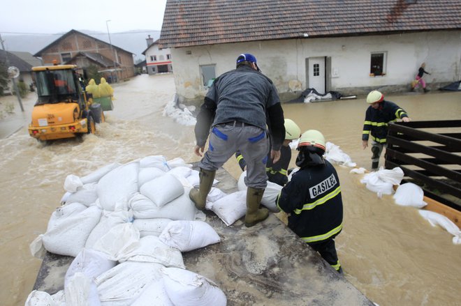 Katastrofalnim poplavam, ki so pred devetimi leti močno prizadele občino Ig (na fotografijah), so se Borovničani za las izognili, ugotavlja Andrej Klemenc iz borovniške občine. FOTO: Leon Vidic/Delo
