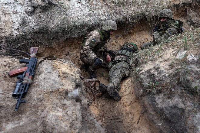 Tistim, ki zavračajo boj, grozijo dolge zaporne kazni. FOTO: Anatolii Stepanov/AFP
