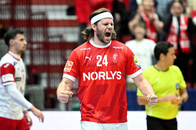 Mikkel Hansen je popeljal Dansko v polfinale. FOTO: Johan Nilsson/Reuters
