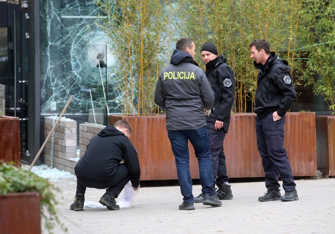 Eksplozija pred lokalom župana je bila silovita. FOTO:&nbsp;Tadej Regent
