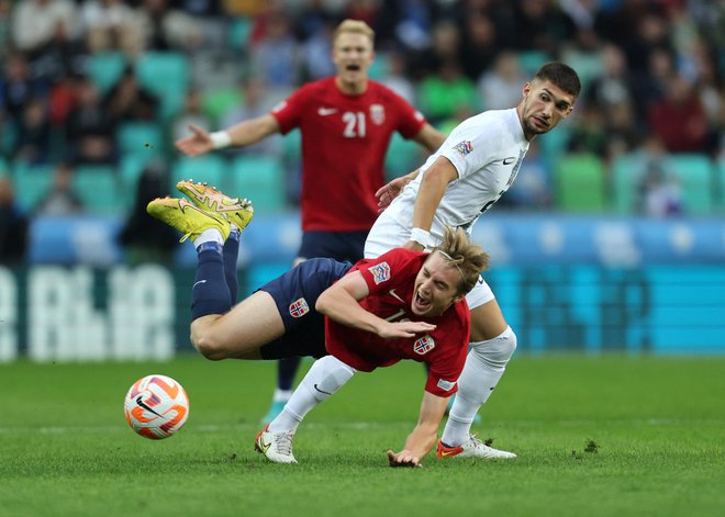 Adam Gnezda Čerin med dvobojem lige narodov z Norveško v Stožicah. FOTO: Antonio Bronić/Reuters
