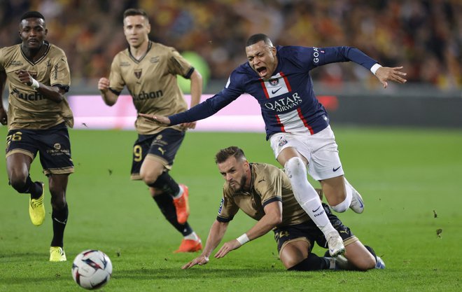 Kylian Mbappe je s Paris Saint-Germainom januarja izgubil na gostovanjih v Lensu in Rennesu. FOTO: Pascal Rossignol/Reuters
