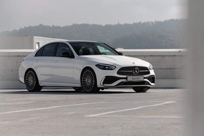 Avtomobil razreda C ostaja najbolj prodajani model znamke Mercedes-Benz in že 40 let navdušuje množice zadovoljnih uporabnikov. FOTO: Žiga Intihar
