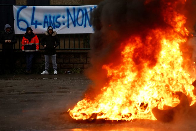 Četrtkov protest v pristanišču Saint-Nazaire

FOTO: Stephane Mahe/Reuters
