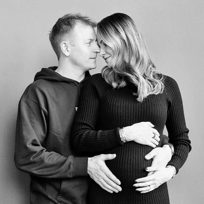 Kimi in Minttu Räikkönen se že zelo veselita tretjega otroka. FOTO: Twitter K. R.
