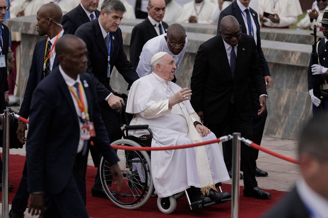 Papež Frančišek je afriško turnejo včeraj začel v Kinšasi. FOTO:&nbsp;Alexis Huguet/AFP
