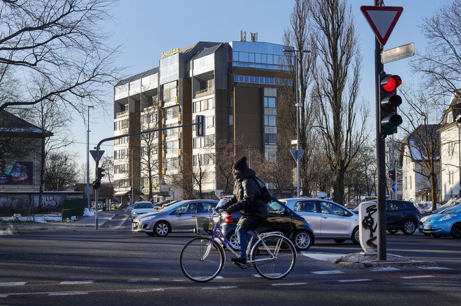 Sova je zaustavila ruska vohuna v stavbi Lesnine. FOTO:&nbsp;Matej Družnik/Delo
