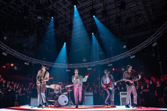 Prvi poslušalci so se na Carpe Diem zelo dobro odzvali, je v intervjuju za Nedelo dejal frontman skupine Bojan Cvjetićanin. FOTO: Katja Kodba/RTV SLO
