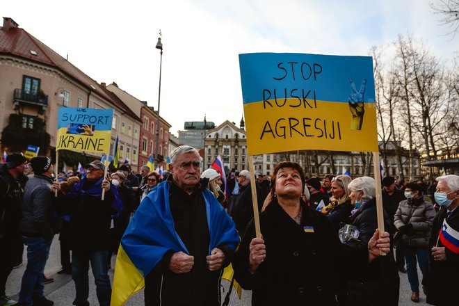 Leto dni mineva, odkar traja vojna v Ukrajini&nbsp;&ndash; posledica niso zgolj številna izgubljena življenja, osem milijonov razseljenega ukrajinskega prebivalstva in neizmerno materialno opustošenje Ukrajine, veliko škodo ima tudi Evropa. FOTO ČRT PIKSI
