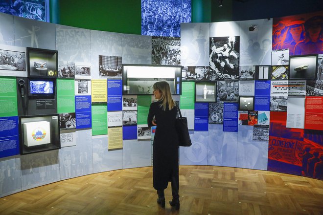 Muzej novejše zgodovine slovensko osamosvojitev tematizira v dveh sobah. FOTO: Jože Suhadolnik/Delo
