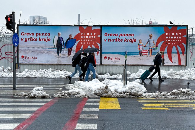 Jezik plakatov, velikih in malih, je samo eden od simptomov epidemije &raquo;anglutanja&laquo; (po nekdanjem nemškutanju). FOTO: Voranc Vogel/Delo
